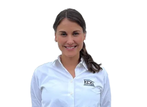 Rebecca Schnitzer, Mitglied des Aufsichtsrats der bad und heizung concept AG, vor neutralen Hintergrund.