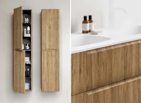 Stocco Hochschrank mit geriffelter Eichenfront und geöffnetem Stauraumfach im modernen Bad.