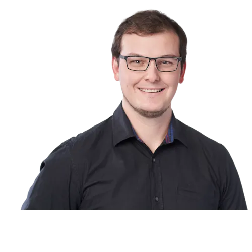 Hendrik Schimmel, Gesellschafter und Prokurist der Firma bad und heizung Schimmel GmbH, vor neutralem Hintergrund.