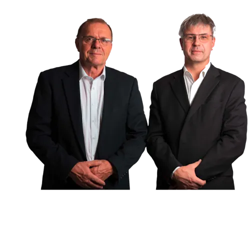 Die beiden Geschäftsführer der Firma Stübler vonr neutralen Hintergrund,