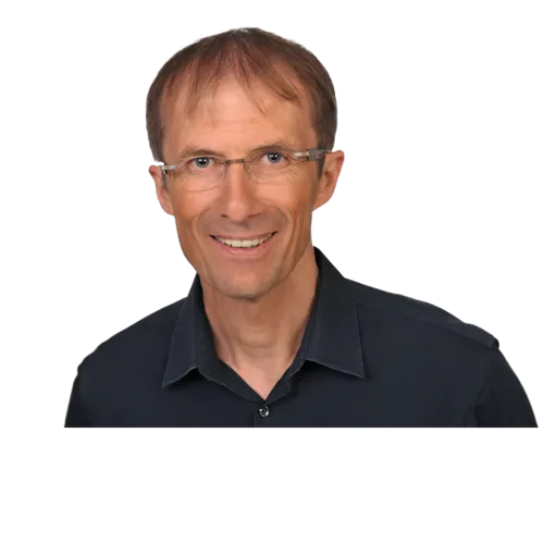 Geschäftsführer Christoph Gietl vor neutralen Hintergrund.