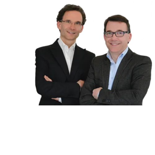 Die beiden Geschäftsführer der Firma Rawe vor neutralen Hintergrund.