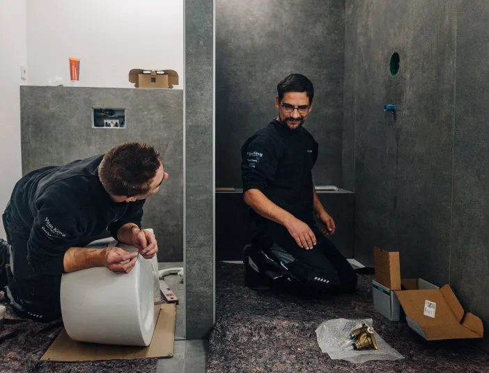 Anlagenmechaniker SHK beim Bad-Komplettumbau.